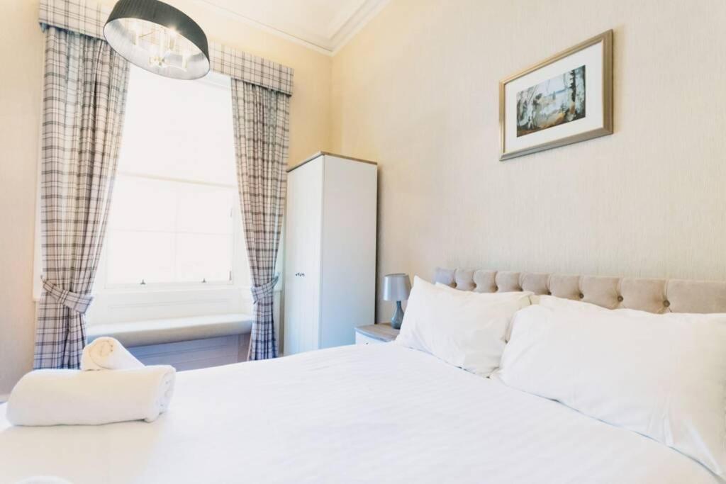 Atholl Apartment - A Unique Apartment In Countryside Park With Wifi And Access To Pool And Bar パース エクステリア 写真