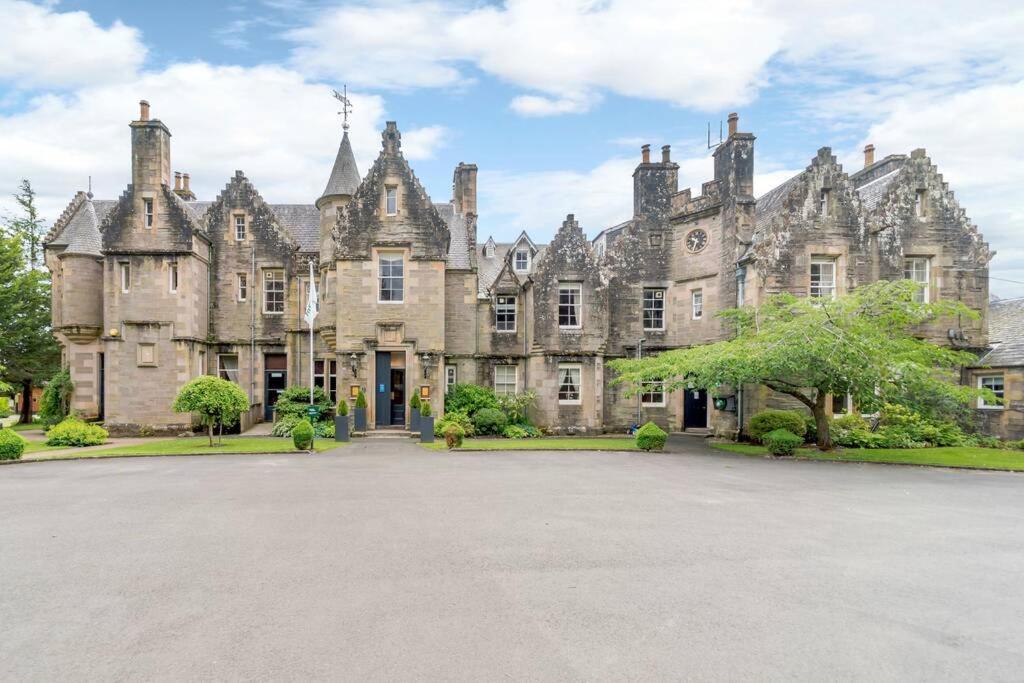 Atholl Apartment - A Unique Apartment In Countryside Park With Wifi And Access To Pool And Bar パース エクステリア 写真