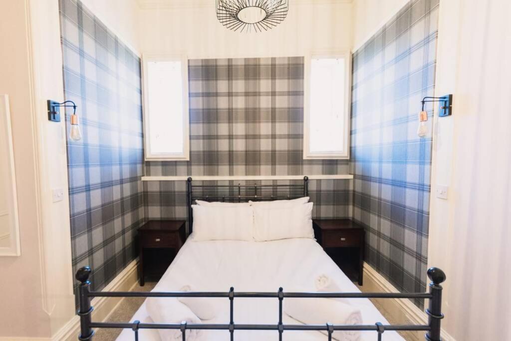 Atholl Apartment - A Unique Apartment In Countryside Park With Wifi And Access To Pool And Bar パース エクステリア 写真