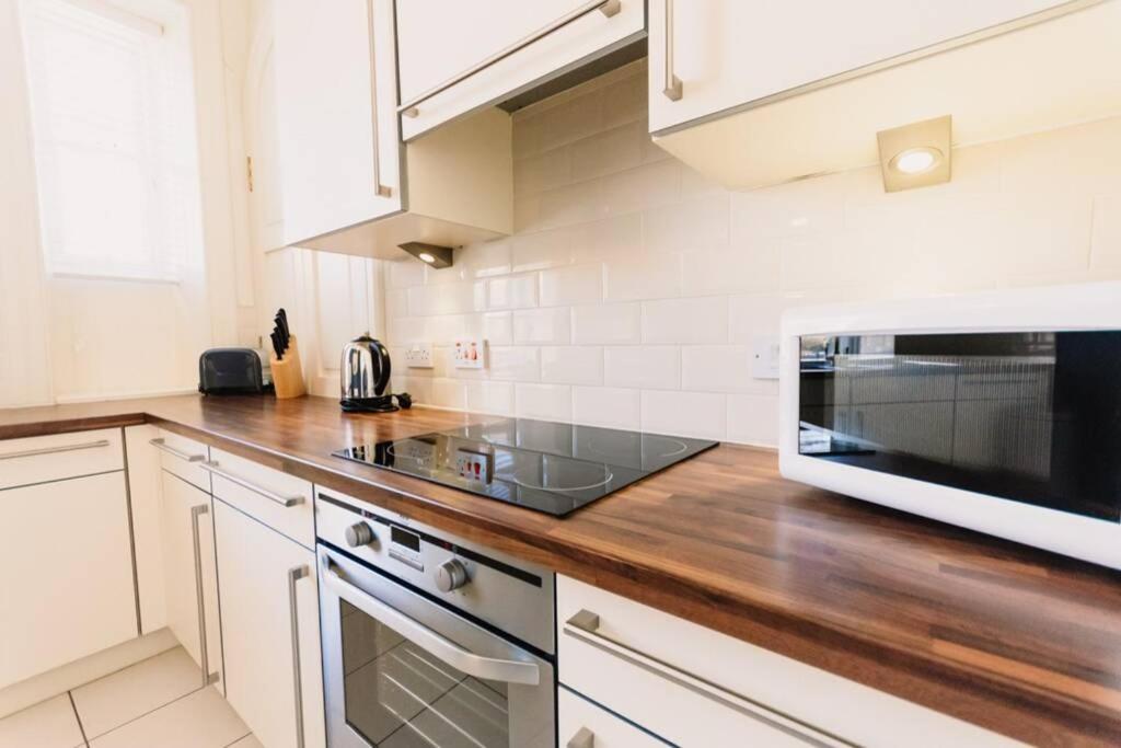 Atholl Apartment - A Unique Apartment In Countryside Park With Wifi And Access To Pool And Bar パース エクステリア 写真