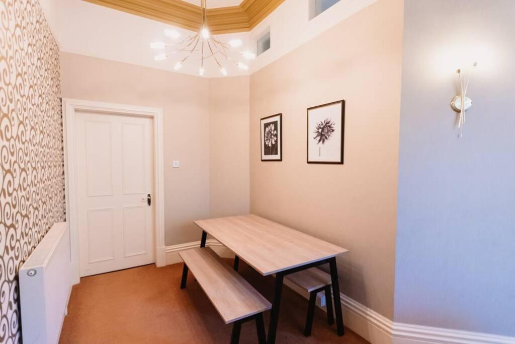 Atholl Apartment - A Unique Apartment In Countryside Park With Wifi And Access To Pool And Bar パース エクステリア 写真