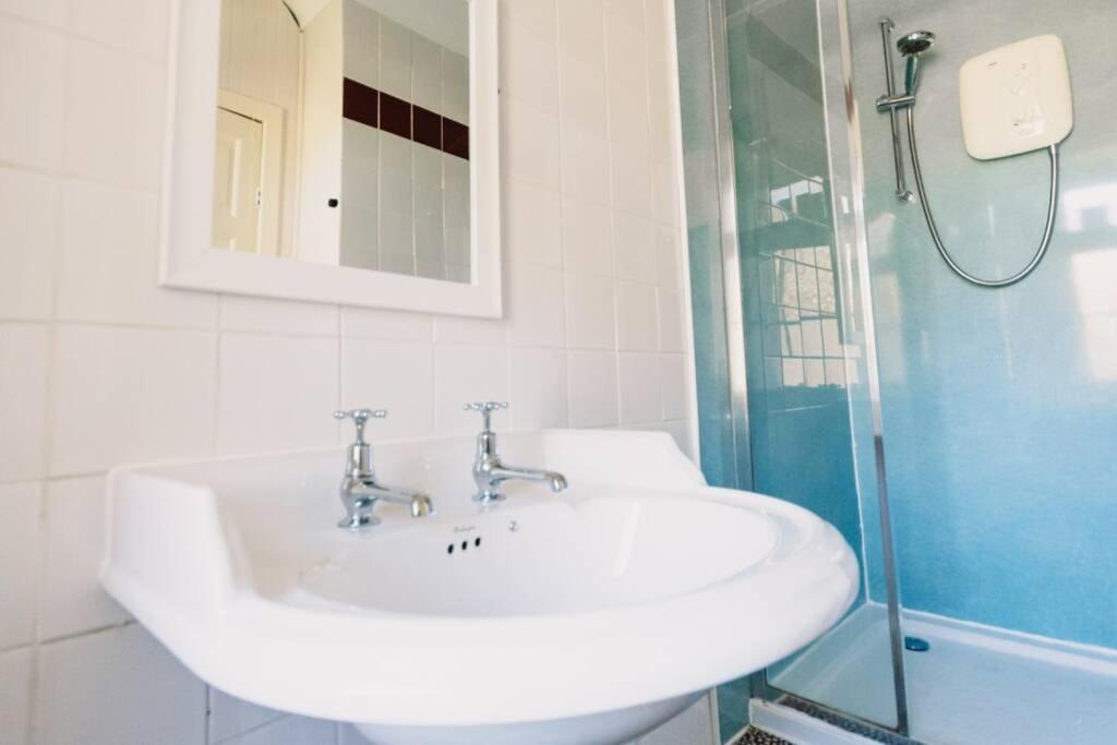 Atholl Apartment - A Unique Apartment In Countryside Park With Wifi And Access To Pool And Bar パース エクステリア 写真