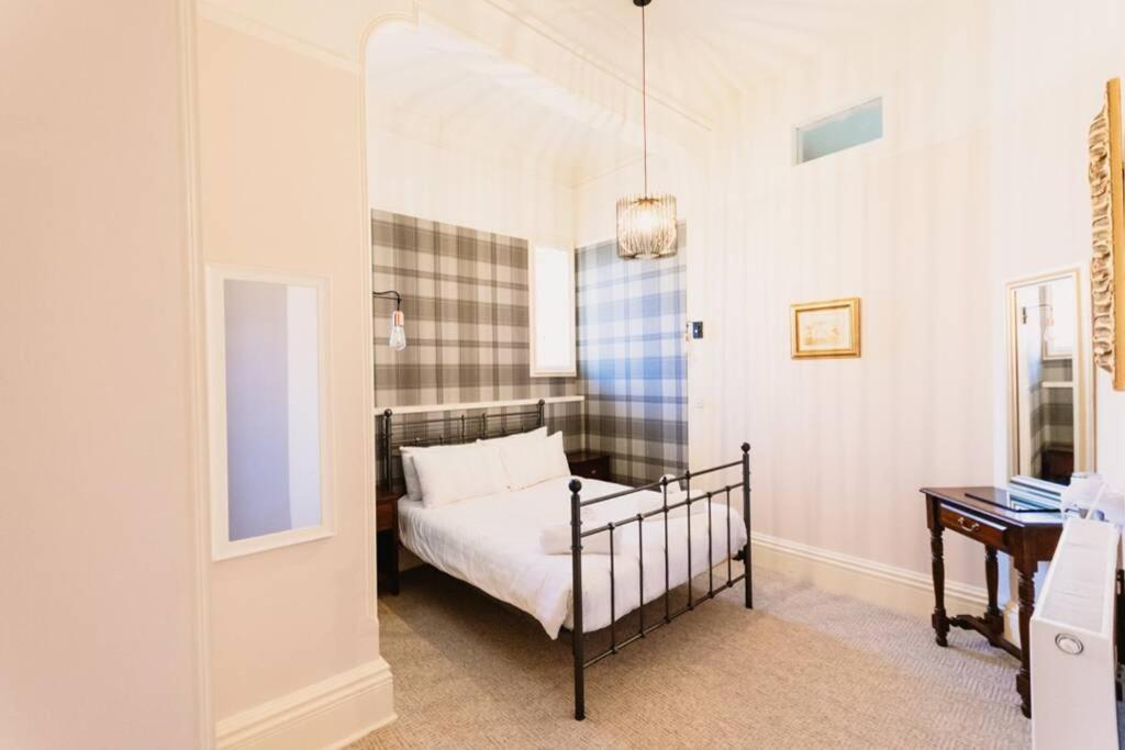Atholl Apartment - A Unique Apartment In Countryside Park With Wifi And Access To Pool And Bar パース エクステリア 写真
